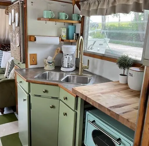 Vintage Minnow For 2 Houseboat Botel Savanna