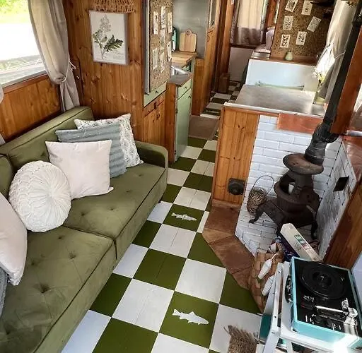 Botel Vintage Minnow For 2 Houseboat